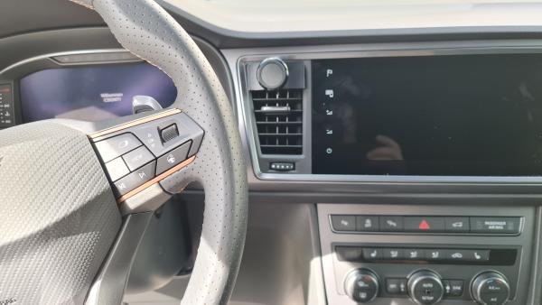 Mobile phone holder suitable for Seat Ateca and Ateca Cupra Made in Germany