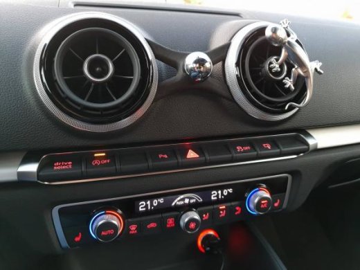 Handyhalter X-Design passend f&uuml;r Audi A3-S3-RS3 8v bj 2012 - Made in Germany